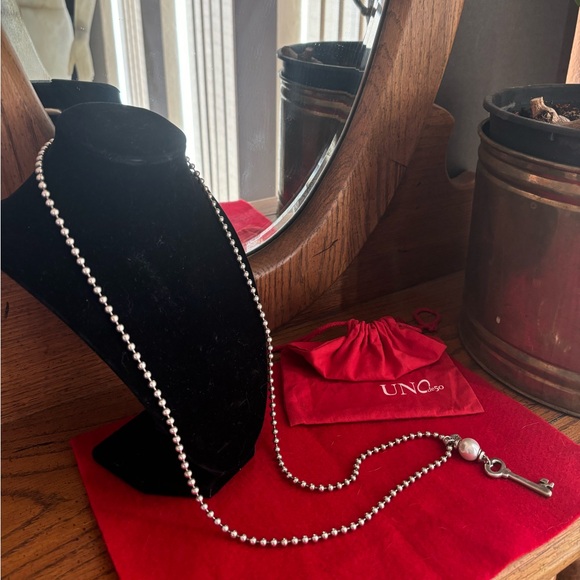 Uno de 50 pearl + key necklace - Picture 2 of 4